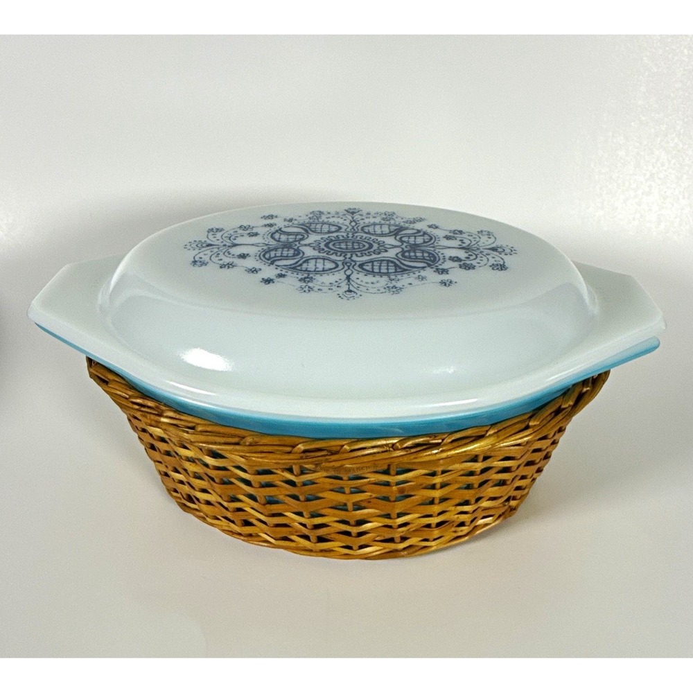 Pyrex Blue Doily Oval Glass Casserole Dish with Lid & Wicker Basket Complete Set